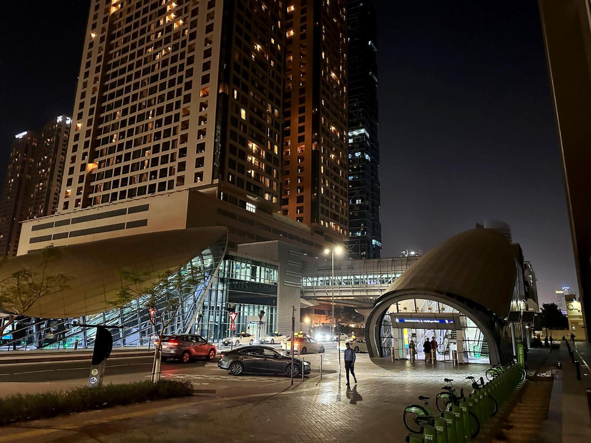 Nomad Partition In Barsha Heights 3 Mins To Icm Metro Homestay *