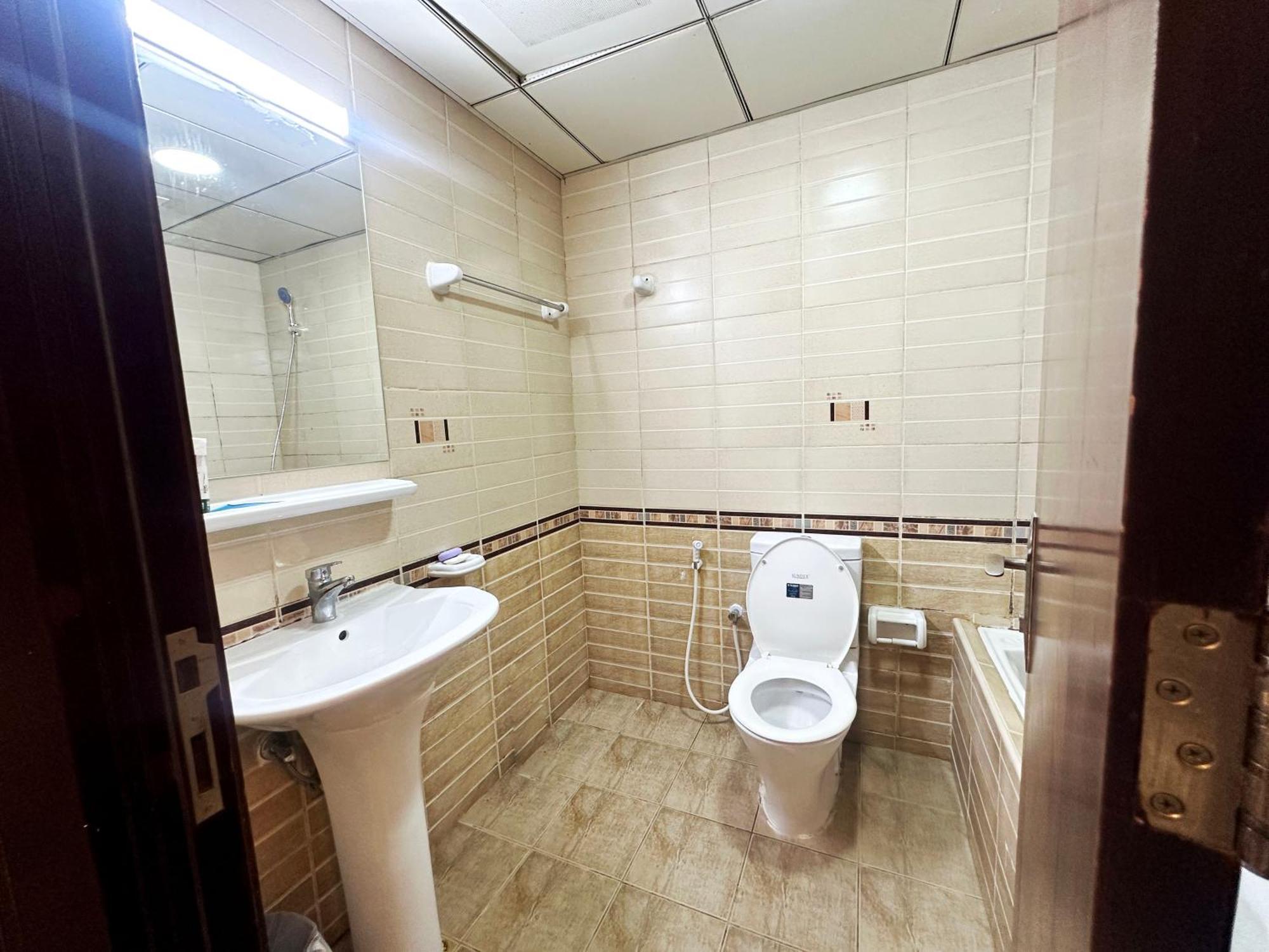Nomad Partition In Barsha Heights 3 Mins To Icm Metro Homestay